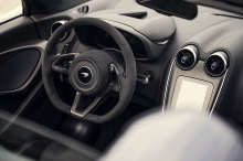 Pour all̮̩ger la voiture, le systÃÆÃ
¡me multimdia-GPS peut passer en option n̮̩gative. Gain de poids : 3,3 kg