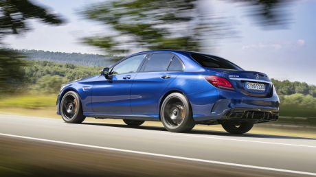 La C 63 AMG S c'est la parfaite synthÃÆÃâÃâ ââ¬â¢ÃÆÃ¢â¬Å Ãâáse entre une ÃÆÃââââ¬Ã
Â¡ÃÆÃ¢â¬Å¡Ãâë Muscle car ÃÆÃâÃâ ââ¬â¢ l'amÃÆÃâÃâ ââ¬â¢ÃÆÃ¢â¬Å¡Ãâéricaine ÃÆÃââââ¬Ã
Â¡ÃÆÃ¢â¬Å¡Ãâû et le confort/luxe ÃÆÃâÃâ ââ¬â¢ l'Allemande. Lorsqu'on la chatouille aprÃÆÃâÃâ ââ¬â¢ÃÆÃ¢â¬Å Ãâás avoir dÃÆÃâÃâ ââ¬â¢ÃÆÃ¢â¬Å¡ÃâébranchÃÆÃâÃâ ââ¬â¢ÃÆÃ¢â¬Å¡Ãâé les assistances ÃÆÃâÃâ ââ¬â¢ la conduite, un CAP en contrebraquage est vivement conseillÃÆÃâÃâ ââ¬â¢ÃÆÃ¢â¬Å¡Ãâé.
