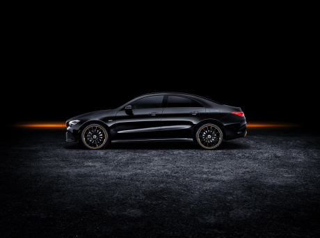 Nouvelle Mercedes CLA 2019 Edition 1 noire et orange vue de profil