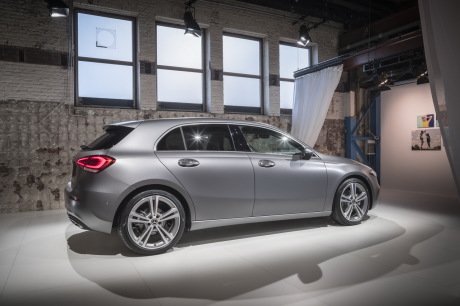 Mercedes Classe A 2018 vue de profil grise