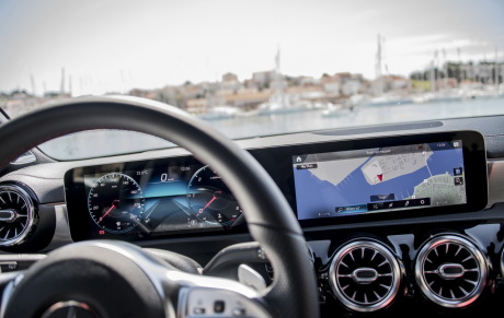 Mercedes Classe A 2018 ecran planche de bord