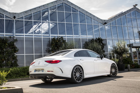 Le design avec carrosserie coupé à quatre portes reste le point le plus tranchant de la Mercedes CLS, mais sa technologie est aussi remarquable.