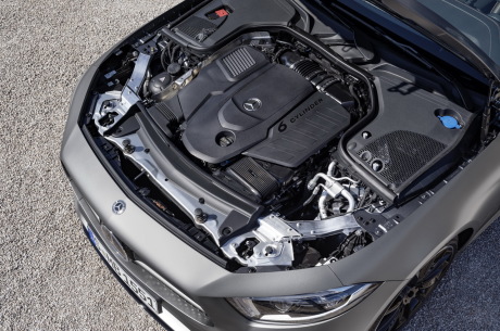Mercedes CLS 3 2018 Edition 1 grise pack AMG Line moteur capot ouvert