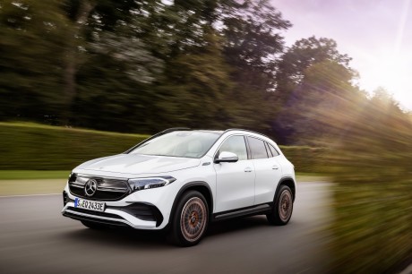 Mercedes EQA avant gauche