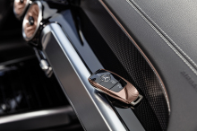 Mercedes EQB clé contact en or rose