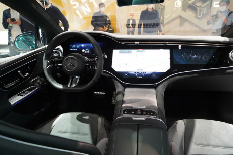 mercedes eqe 2022 hyperscreen
