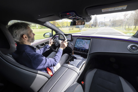 Mercedes EQE 350+ interior eléctrico placer de conducción