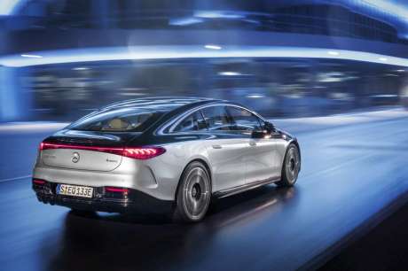 mercedes eqs spyshots teaser feux arriere