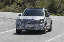 Futur Mercedes GLB 2019 SUV vue avant camouflé