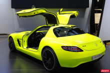 arrière mercedes sls amg electric drive jaune fluo