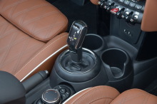 La Mini se démarre via ce basculeur rouge placé sur la console.
