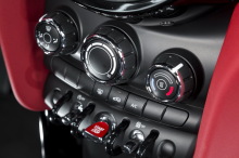 La climatisation manuelle est facturée en option sur la Mini One : 970 €