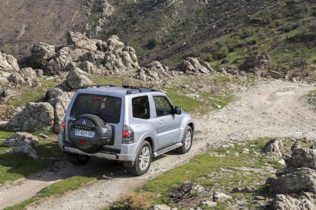 mitsubishi pajero 2018