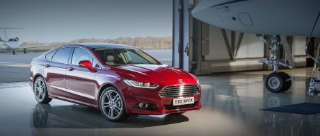 Ford Mondeo avant restylage vue avant rouge