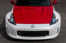 nissan 370 Z 50eme Anniversaire rouge et blanche capot rouge