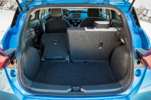 Nissan Micra 2017 bleu coffre siège arrière gauche rabattu