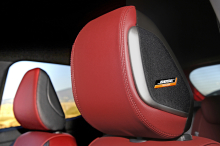 Nissan Micra IG-T 100 : statique int̮̩̉̉rieur appuie t̮̻̉̉te avec HP Bose en gros plan