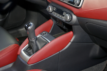 Nissan Micra IG-T 100 : statique intÃÆÃâÃâ ââ¬â¢ÃÆÃ¢â¬Å¡Ãâérieur commabde de boÃÆÃâÃâ ââ¬â¢ÃÆÃ¢â¬Å¡Ãâîte