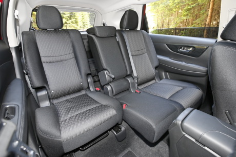 La banquette du Nissan X-Trail coulisse sur 28 cm, au bénéfice du coffre ou de l'espace arrière : un atout sur un SUV familial.