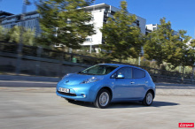 Nissan Leaf 1 bleue ville