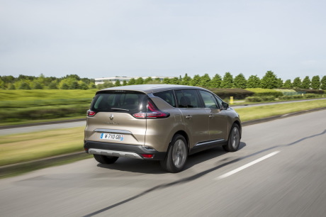 nouveau espace vue arrière sur route
