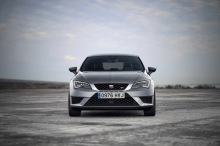 La Leon ST Cupra sera commercialisée en mars/avril 2015 en France.