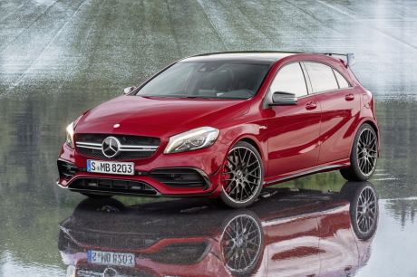 Mercedes-AMG A45 2015 vue avant rouge
