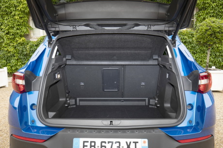 Opel Grandland X coffre ouvert