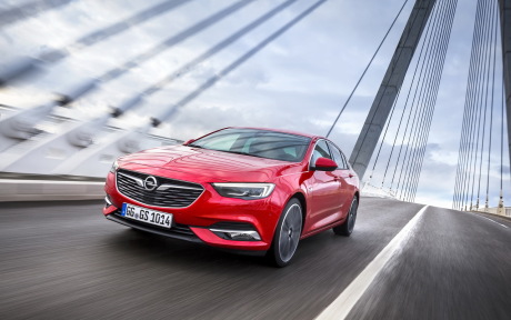 Opel Insignia Grand Sport rouge 2017 avant gauche
