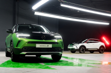 Opel Mokka-e 100% électrique et Opel Mokka thermique