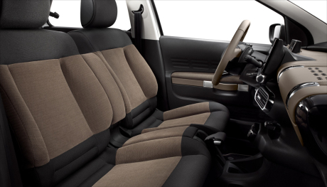 A l'origine, le C4 Cactus proposait une banquette à l'avant sur les versions à boîte de vitesses automatique (BMP6).