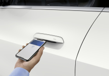 bmw i4 2021 presentation smartphone