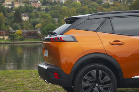 Peugeot 2008 montant de custode bicolore