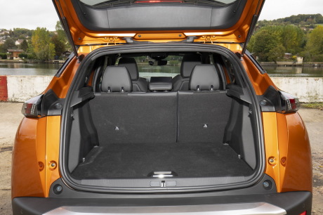 Nouveau Peugeot 2008 vue du coffre ouvert