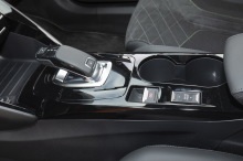 Peugeot 2008 2 levier de vitesses EAT8 et porte gobelets