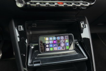 Peugeot 2008 2 rangement au bas de la console centrale