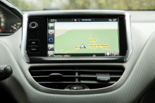 écran tactile peugeot 208