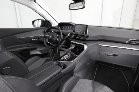 planche de bord peugeot 3008 essence Allure