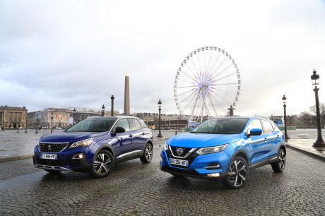 Nissan Qashqai 2018 et Peugeot 3008 statique avant