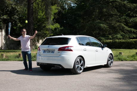 Peugeot 308 blanche vue arrière