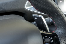Peugeot 308 Allure bleu palette au volant