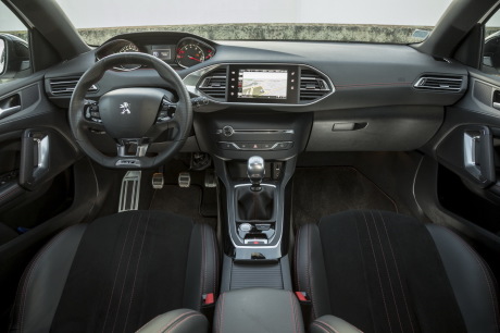 Peugeot 308 GT 205 2016 vue de la planche de bord