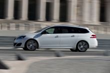 Le coffre de la Peugeot 308 SW GT THP 205 offre une capacité de 610 l en 5 places et de 1 660 l en 2 places. De quoi voyager en famille et courir les brocantes !