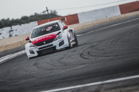 Peugeot 308 TCR L̮̩denon action de face