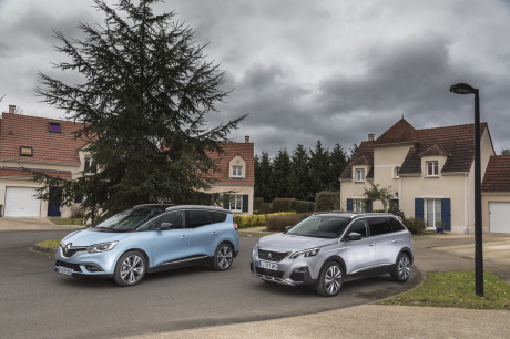 renault grand scenic vs peugeot 5008