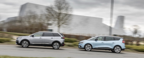 renault grand scenic vs peugeot 5008