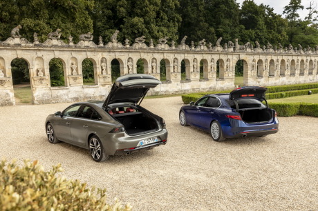 peugeot 508 GT avec alfa giulia avec coffre ouvert