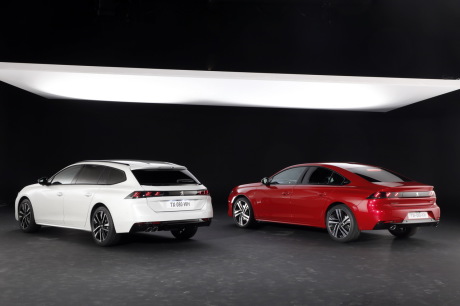 Peugeot 508 SW GT line blanche et Peugeot 508 berline GT rouge vues arrière