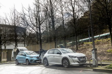 renault zoe 2 et peugeot e-208 en charge