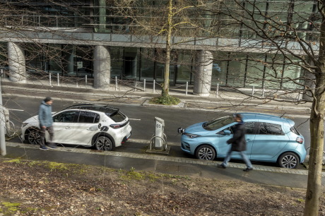 renault zoe vs peugeot e 208 avec cable de charge